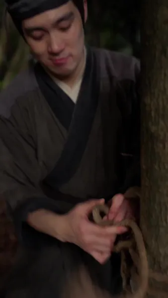 ในสมัยขาดแคลน แม่ข้ามเวลาเลี้ยงลูก