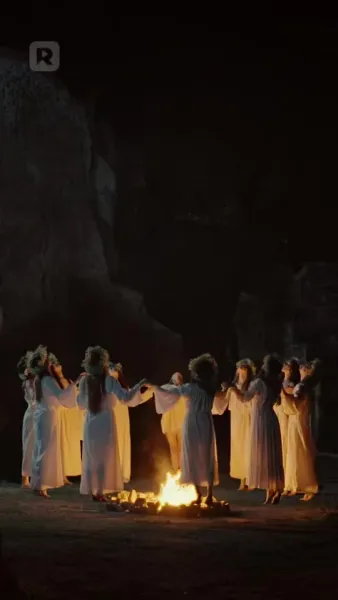 สองรักตามล่า: แวมไพร์และนักล่า