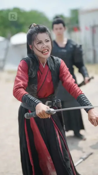 (พากย์) จันทราอาบโลหิต