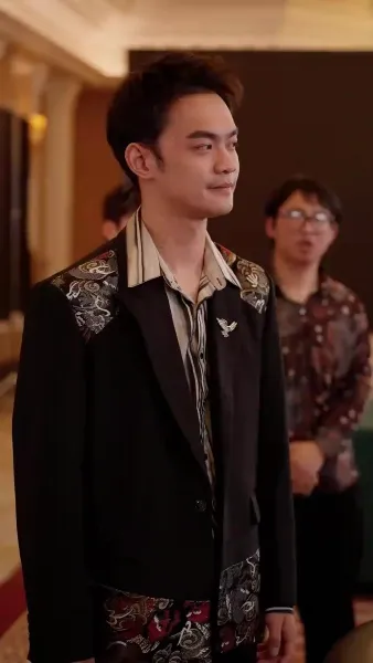 (พากย์เสียง) ความลับบนโต๊ะพนัน