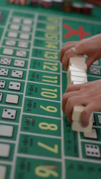 (พากย์เสียง) ความลับบนโต๊ะพนัน