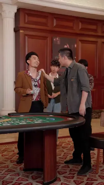 (พากย์เสียง) ความลับบนโต๊ะพนัน