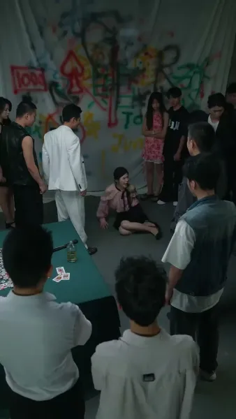 (พากย์เสียง) ความลับบนโต๊ะพนัน