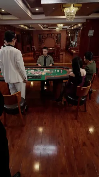 (พากย์เสียง) ความลับบนโต๊ะพนัน