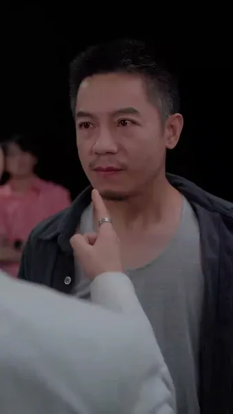 (พากย์เสียง) ความลับบนโต๊ะพนัน