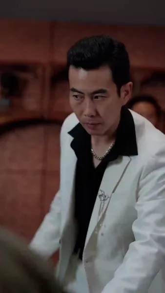 (พากย์เสียง) ความลับบนโต๊ะพนัน