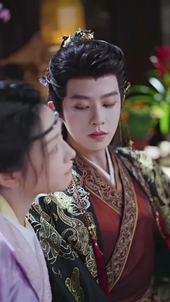 ความลับใต้ชุดบุรุษสู่ความวุ่นวายในจวนอ๋อง