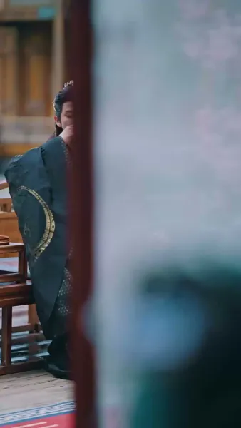 ความลับใต้ชุดบุรุษสู่ความวุ่นวายในจวนอ๋อง