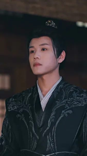 ความลับใต้ชุดบุรุษสู่ความวุ่นวายในจวนอ๋อง