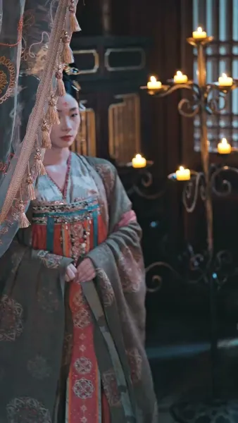 ความลับใต้ชุดบุรุษสู่ความวุ่นวายในจวนอ๋อง