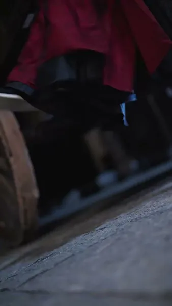 ความลับใต้ชุดบุรุษสู่ความวุ่นวายในจวนอ๋อง