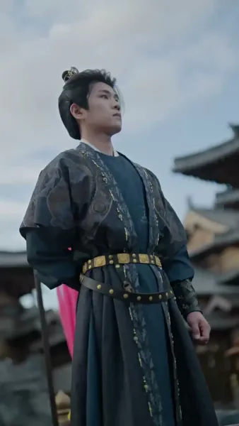 ความลับใต้ชุดบุรุษสู่ความวุ่นวายในจวนอ๋อง