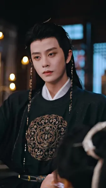 ความลับใต้ชุดบุรุษสู่ความวุ่นวายในจวนอ๋อง