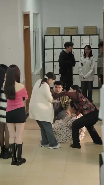 （พากย์ไทย）อุ้มรักสาวโรงงาน