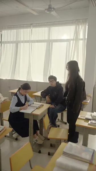 （พากย์ไทย）อุ้มรักสาวโรงงาน