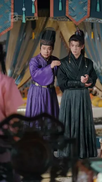 เพลิงแค้นสีชาด: บ่วงรักจักรพรรดิ