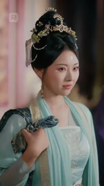 เพลิงแค้นสีชาด: บ่วงรักจักรพรรดิ