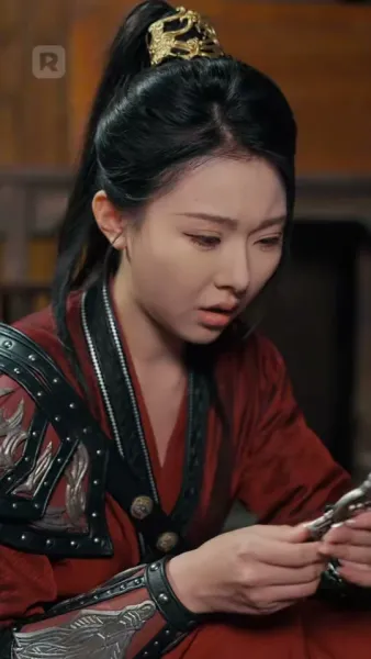 เพลิงแค้นสีชาด: บ่วงรักจักรพรรดิ