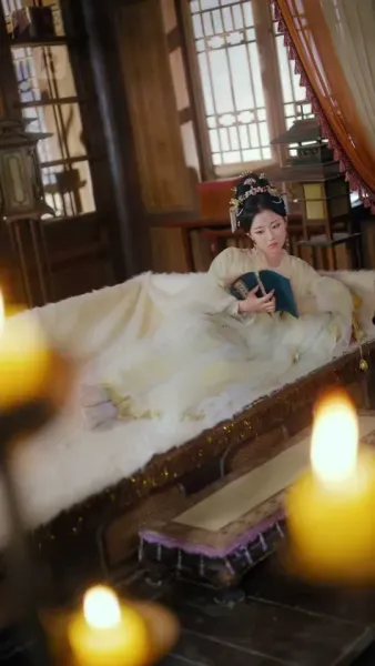 เพลิงแค้นสีชาด: บ่วงรักจักรพรรดิ