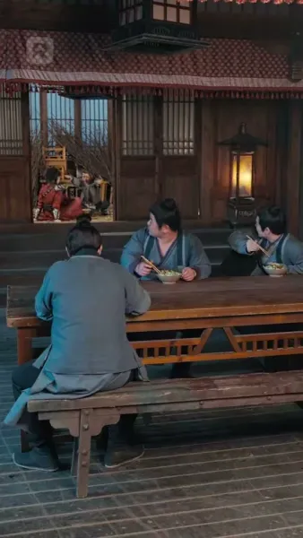 เพลิงแค้นสีชาด: บ่วงรักจักรพรรดิ