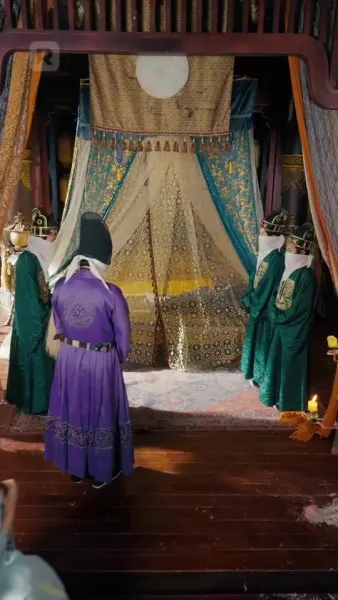 เพลิงแค้นสีชาด: บ่วงรักจักรพรรดิ