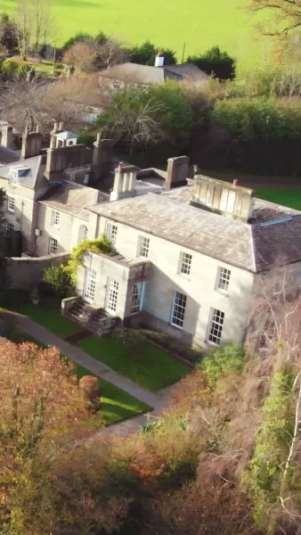 บัลลังก์ไร้น้ำตา