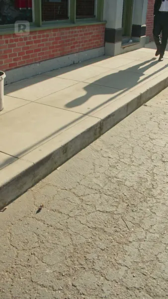 บัลลังก์ไร้น้ำตา