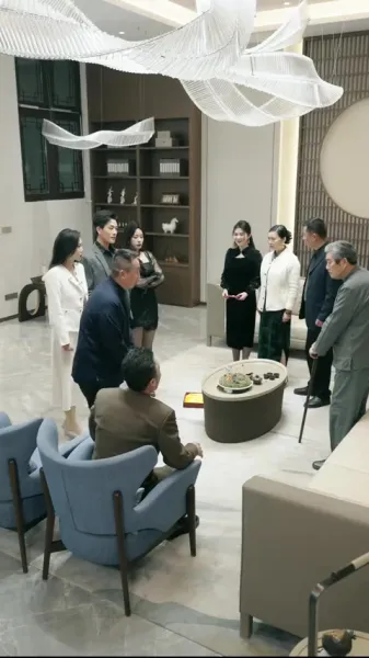  มังกรที่ถูกจองจำโบยบิน