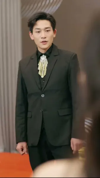  มังกรที่ถูกจองจำโบยบิน