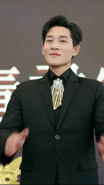  มังกรที่ถูกจองจำโบยบิน