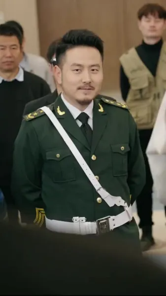  มังกรที่ถูกจองจำโบยบิน