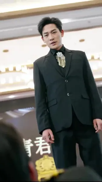  มังกรที่ถูกจองจำโบยบิน