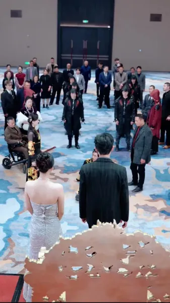  มังกรที่ถูกจองจำโบยบิน