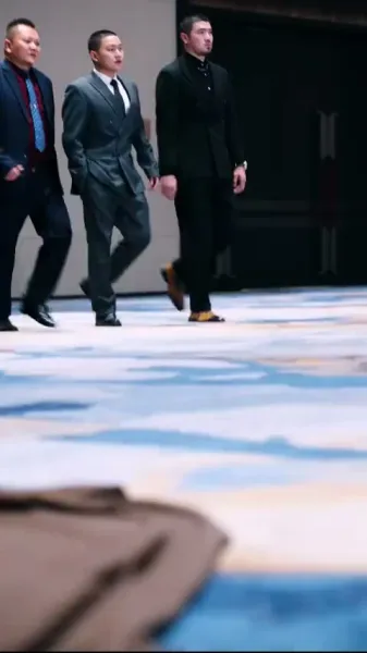  มังกรที่ถูกจองจำโบยบิน