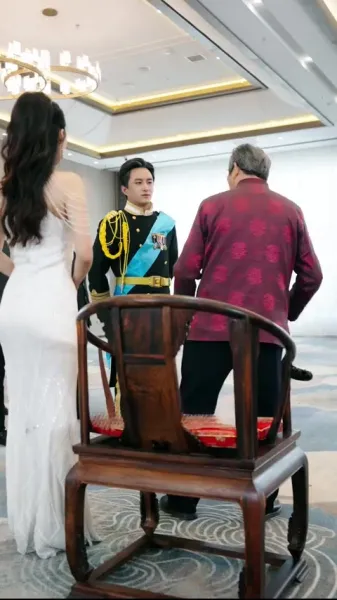  มังกรที่ถูกจองจำโบยบิน