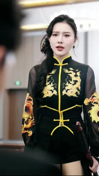  มังกรที่ถูกจองจำโบยบิน