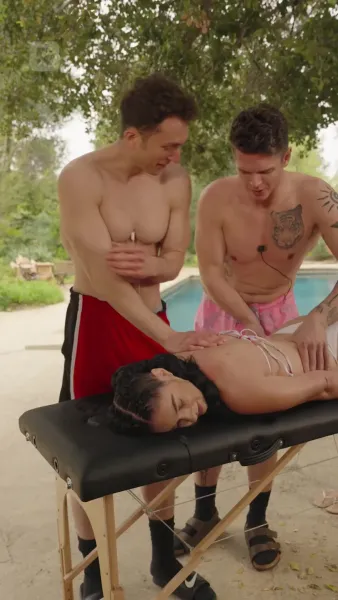 โปรยรักถล่มใจ