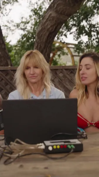 โปรยรักถล่มใจ