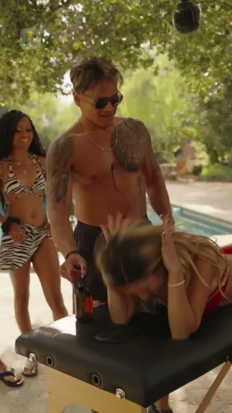 โปรยรักถล่มใจ