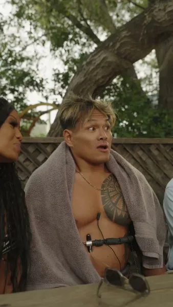 โปรยรักถล่มใจ