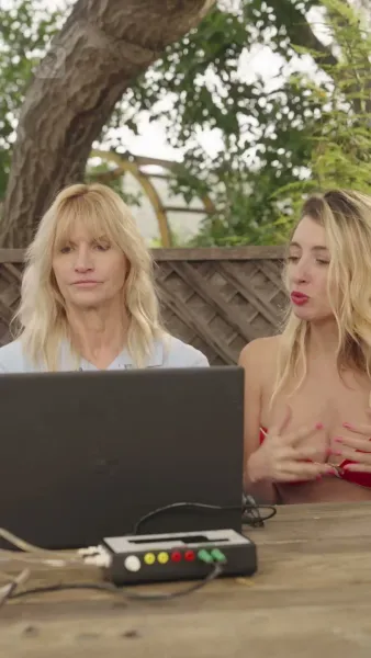 โปรยรักถล่มใจ