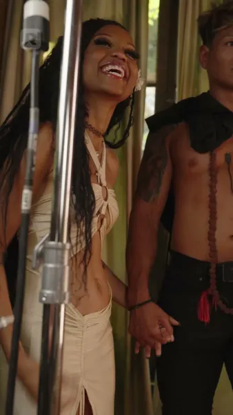 โปรยรักถล่มใจ