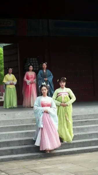 เฟิ่งอู่เก้าฟ้า