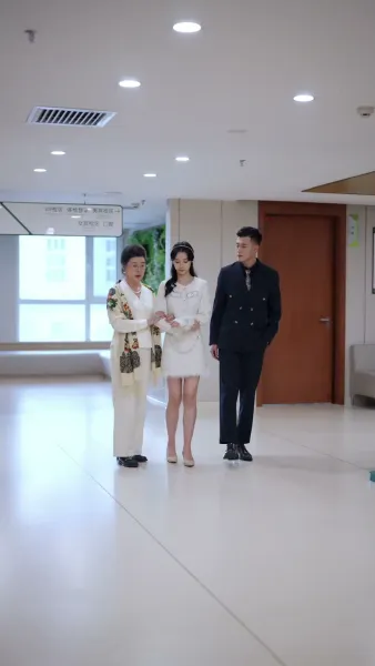 (พากย์เสียง)ลำนำรักเหมันต์, มนตร์รักโรงแรมหรู