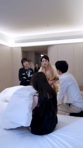 (พากย์เสียง)ลำนำรักเหมันต์, มนตร์รักโรงแรมหรู