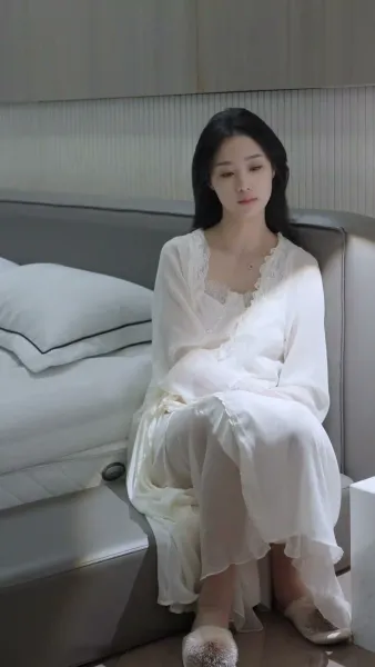 (พากย์เสียง)ลำนำรักเหมันต์, มนตร์รักโรงแรมหรู