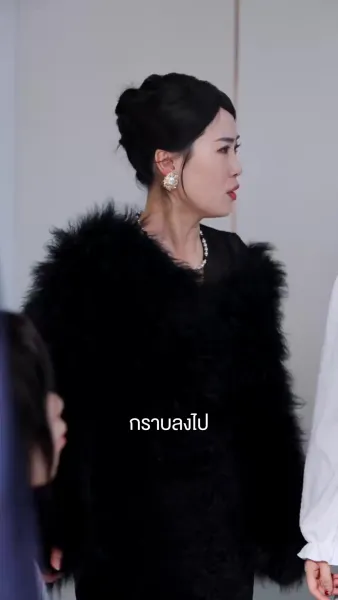 (พากย์เสียง)ลำนำรักเหมันต์, มนตร์รักโรงแรมหรู