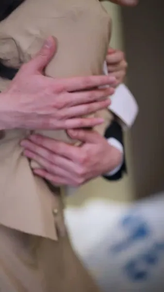 (พากย์เสียง)ลำนำรักเหมันต์, มนตร์รักโรงแรมหรู