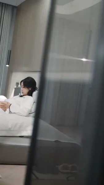 (พากย์เสียง)ลำนำรักเหมันต์, มนตร์รักโรงแรมหรู