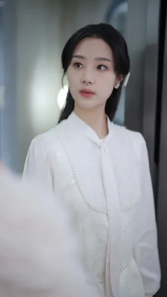 (พากย์เสียง)ลำนำรักเหมันต์, มนตร์รักโรงแรมหรู